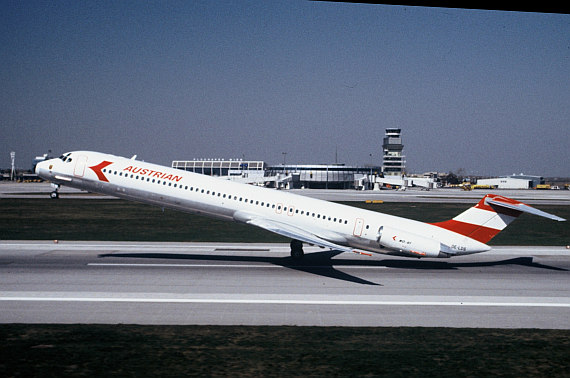 AUA Austrian Airlines MD-81 beim STart in Wien Foto Archiv Austrian Airlines AUA Austrian Airlines MD-81 beim STart in Wien Foto Archiv Austrian Airlines