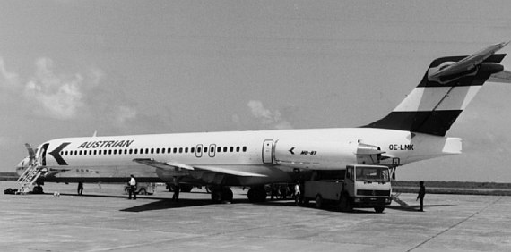 AUA Austrian Airlines MD-87 OE-LMK sw Foto Archiv Austrian Airlines AUA Austrian Airlines MD-87 OE-LMK sw Foto Archiv Austrian Airlines