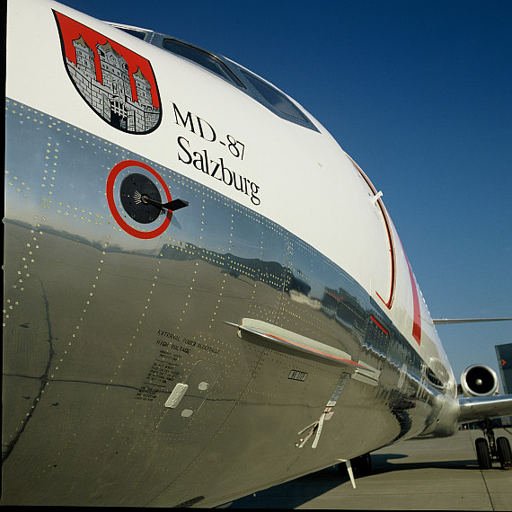 AUA Austrian Airlines MD-87 Salzburg Closeup Foto Archiv Austrian Airlines AUA Austrian Airlines MD-87 Salzburg Closeup Foto Archiv Austrian Airlines