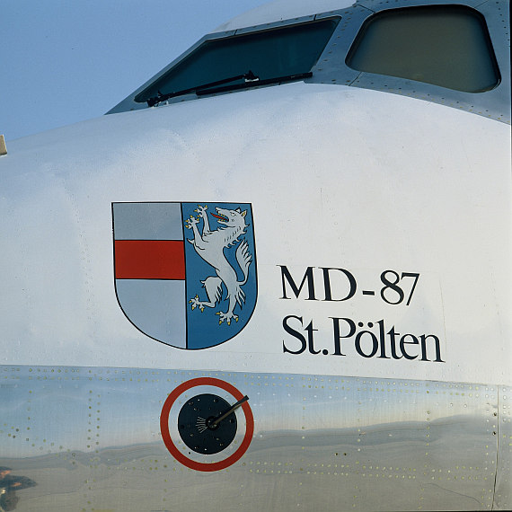 AUA Austrian Airlines MD-87 St. Pölten Foto Archiv Austrian Airlines