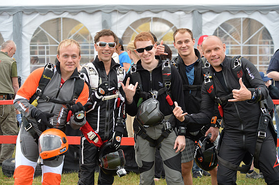 Flugplatzfest STockerau 2015 Foto Huber Austrian Wings Media Crew Fallschirmspringer_2