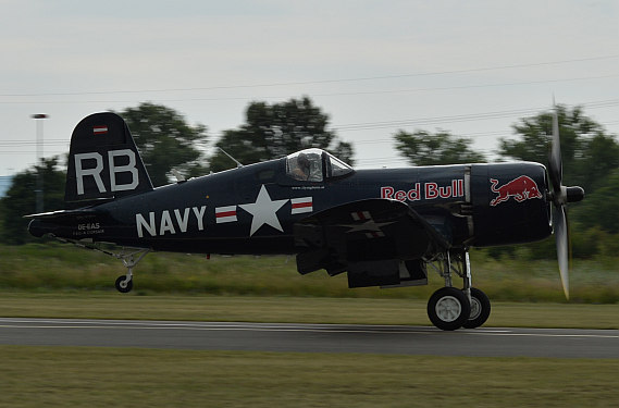 Flugplatzfest STockerau 2015 Foto Huber Austrian Wings Media Crew Flying Bulls F4U Corsair start