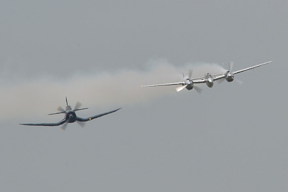 Flugplatzfest STockerau 2015 Foto Huber Austrian Wings Media Crew Flying Bulls Formation F4U Corsair P-38 Lightning