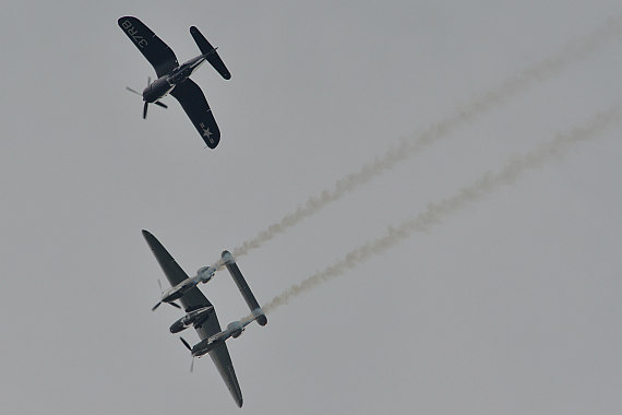 Flugplatzfest STockerau 2015 Foto Huber Austrian Wings Media Crew Flying Bulls Formation F4U Corsair P-38 Lightning_12