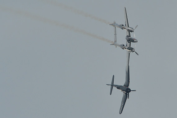 Flugplatzfest STockerau 2015 Foto Huber Austrian Wings Media Crew Flying Bulls Formation F4U Corsair P-38 Lightning_14