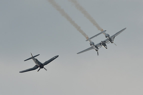 Flugplatzfest STockerau 2015 Foto Huber Austrian Wings Media Crew Flying Bulls Formation F4U Corsair P-38 Lightning_16