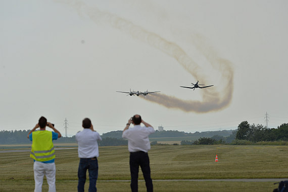 Flugplatzfest STockerau 2015 Foto Huber Austrian Wings Media Crew Flying Bulls Formation F4U Corsair P-38 Lightning_17