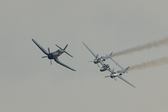 Flugplatzfest STockerau 2015 Foto Huber Austrian Wings Media Crew Flying Bulls Formation F4U Corsair P-38 Lightning_7