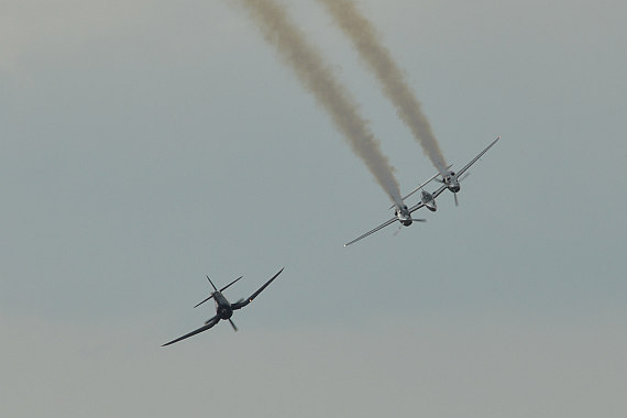 Flugplatzfest STockerau 2015 Foto Huber Austrian Wings Media Crew Flying Bulls Formation F4U Corsair P-38 Lightning_9