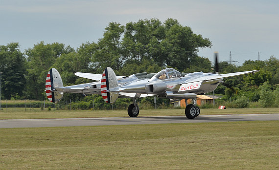 Flugplatzfest STockerau 2015 Foto Huber Austrian Wings Media Crew Flying Bulls P-38 Lightning Landung_2