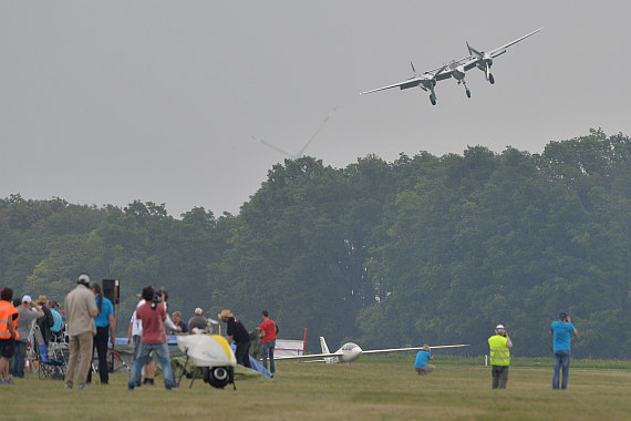 Flugplatzfest STockerau 2015 Foto Huber Austrian Wings Media Crew Flying Bulls P-38 Lightning Landung_5