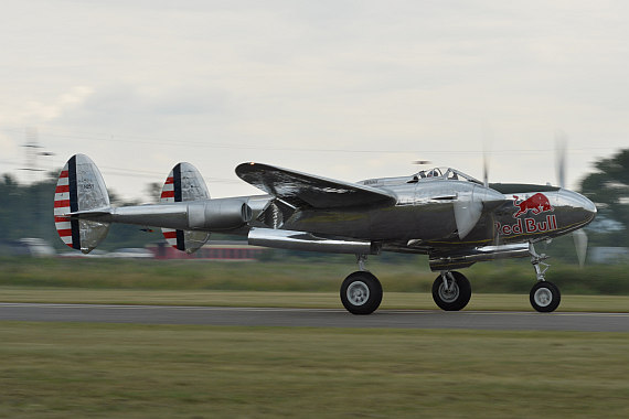 Flugplatzfest STockerau 2015 Foto Huber Austrian Wings Media Crew Flying Bulls P-38 Lightning Landung_7