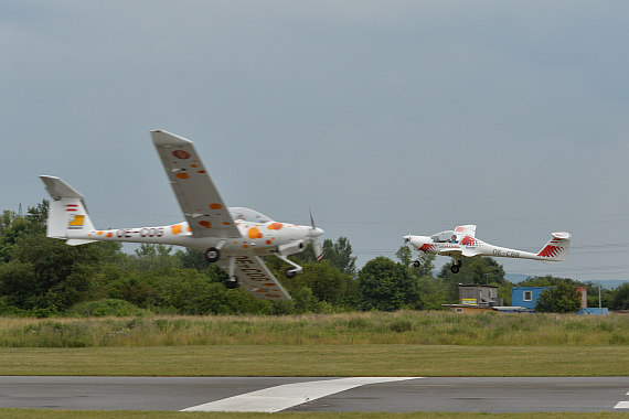 Flugplatzfest STockerau 2015 Foto Huber Austrian Wings Media Crew Katana Formation Crossing