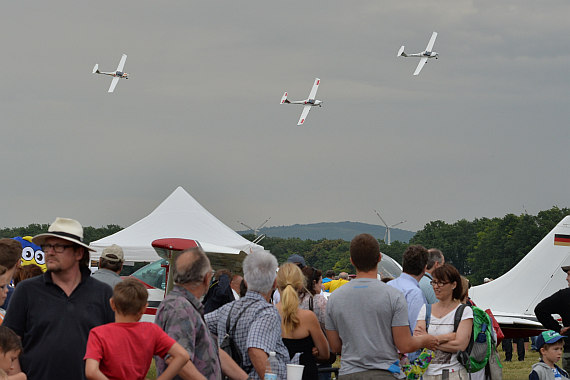 Flugplatzfest STockerau 2015 Foto Huber Austrian Wings Media Crew Katana Formation_1