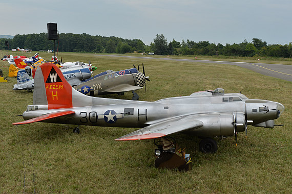 Dieses Modell einer B-17 Flying Fortress ist ebenfalls flugfähig.