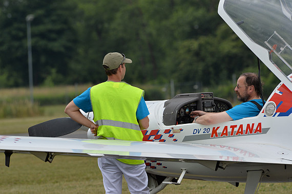 Flugplatzfest STockerau 2015 Foto Huber Austrian Wings Media Crew Pilot in Katana_1