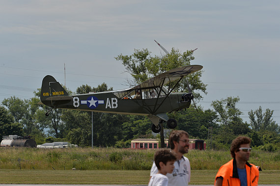 Am Spitzerberg stationierte Piper L4 bei der Landung.