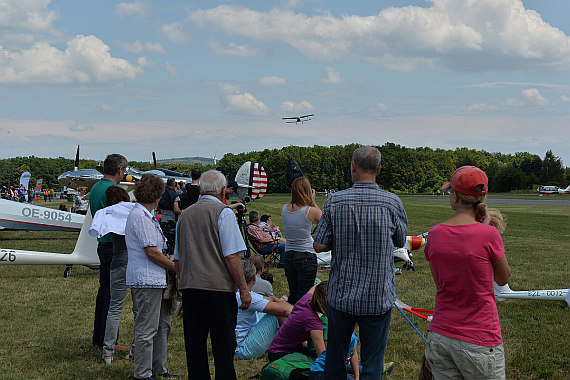 Flugplatzfest Stockerau 2015 28062015 Foto Huber Austrian Wings Media Crew Besucher Antonov AN-2