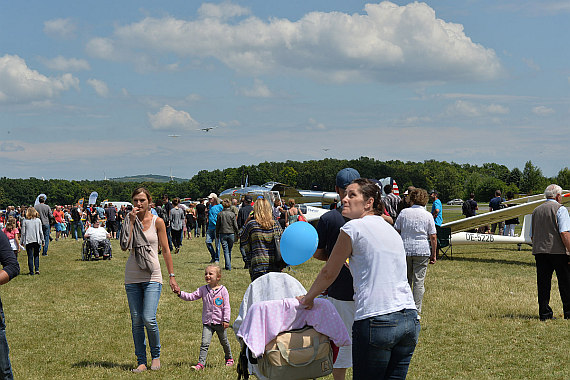 Flugplatzfest Stockerau 2015 28062015 Foto Huber Austrian Wings Media Crew Besucher Festgelände