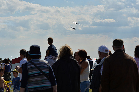 Flugplatzfest Stockerau 2015 28062015 Foto Huber Austrian Wings Media Crew Flying Bulls Display F4U Corsair P-38 Lightning_16