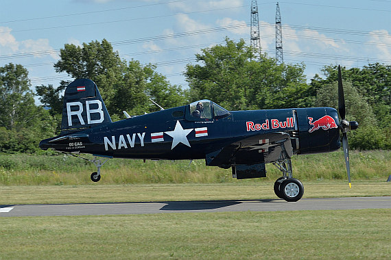 Flugplatzfest Stockerau 2015 28062015 Foto Huber Austrian Wings Media Crew Flying Bulls F4U Corsair beim Start