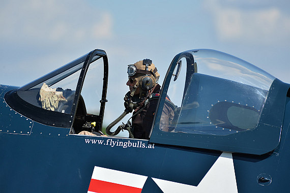 Flugplatzfest Stockerau 2015 28062015 Foto Huber Austrian Wings Media Crew Flying Bulls Pilot Corsair_1