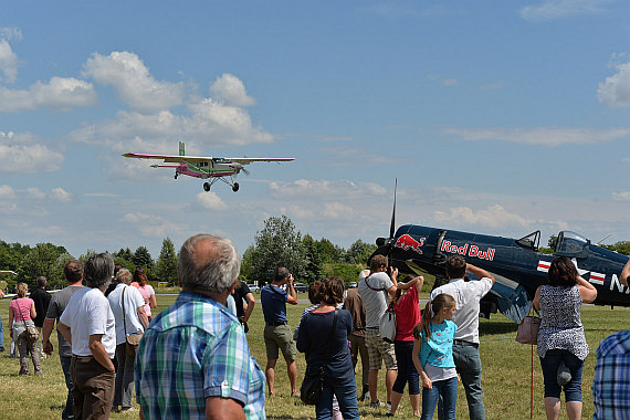 Flugplatzfest Stockerau 2015 28062015 Foto Huber Austrian Wings Media Crew G-WGSC Pilatus PC-6 Porter im Landeanflug