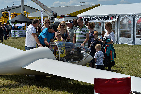 Flugplatzfest Stockerau 2015 28062015 Foto Huber Austrian Wings Media Crew Kinder