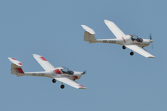 Flugplatzfest Stockerau 2015 28062015 Foto Huber Austrian Wings Media Crew OE-CBR OE-COO Katana Formation_1