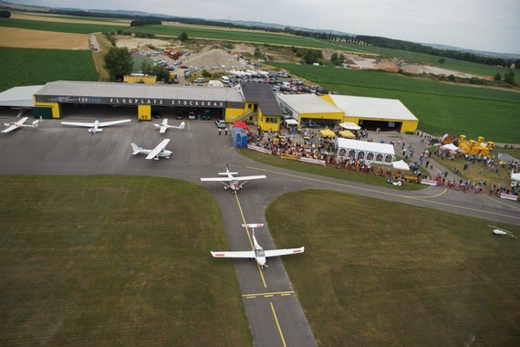 Flugplatzfest Stockerau Festgelände von oben 20150627_LOAU_Anton Wildberger_013