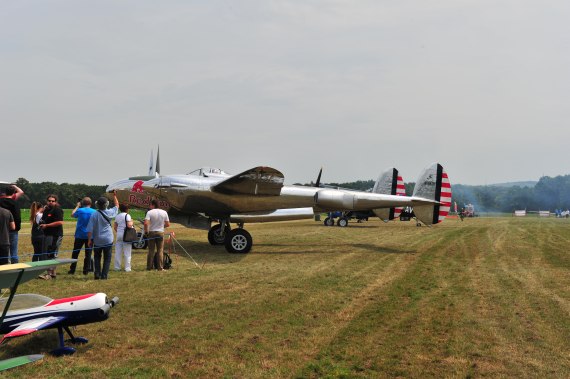 Fugplatzfest Stockerau 2015 Foto Huber Austrian Wings Media Crew Fllying Bulls P-38 Lighning Publikum