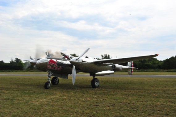 Fugplatzfest Stockerau 2015 Foto Huber Austrian Wings Media Crew Flying Bulls P-38 Lightning right engine Startup