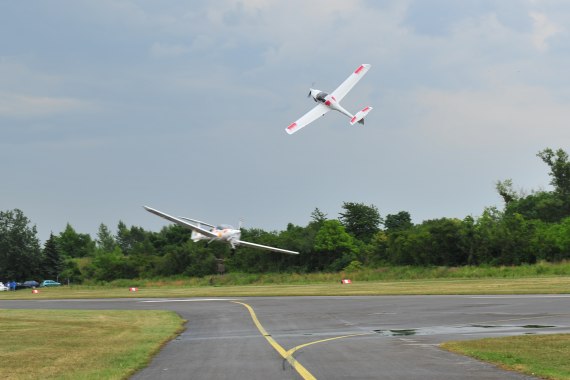 Fugplatzfest Stockerau 2015 Foto Huber Austrian Wings Media Crew Katana Formation