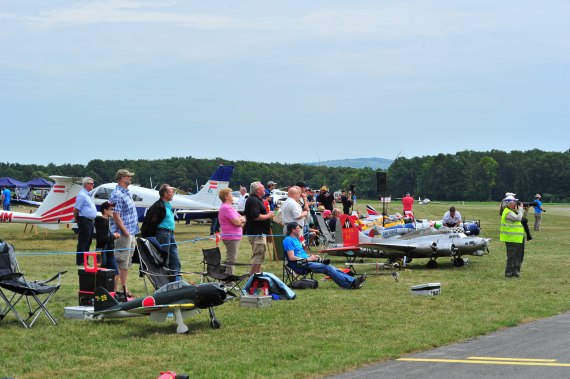 Fugplatzfest Stockerau 2015 Foto Huber Austrian Wings Media Crew Modelle Flightline