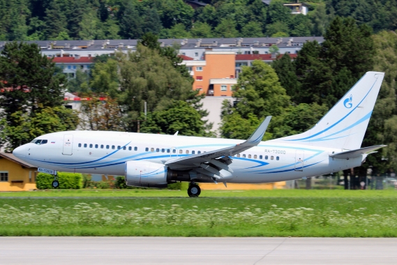 LOWI 28.06.15 Gazpromavia B737-700 RA-73000 Dynamo Moskau  Landung 01 Innsbruck Christian Schöpf