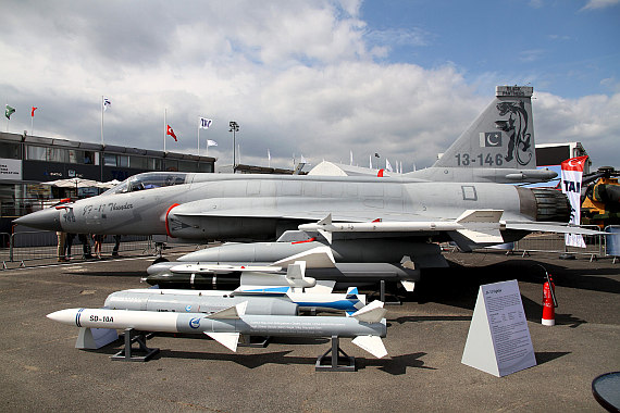 Der pakistanische Kampfjet JF-17 - Foto: Thomas Ranner Der pakistanische Kampfjet JF-17 - Foto: Thomas Ranner