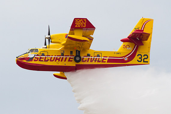 Löschflugzeug bei der Flugvorführung - Foto: Thomas Ranner Löschflugzeug bei der Flugvorführung - Foto: Thomas Ranner