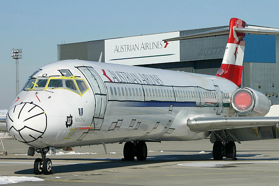 MD-80-Ausflottung Aua austrian Airlines MD-87 OE-LMO abgeklebt  Foto Martin Dichler