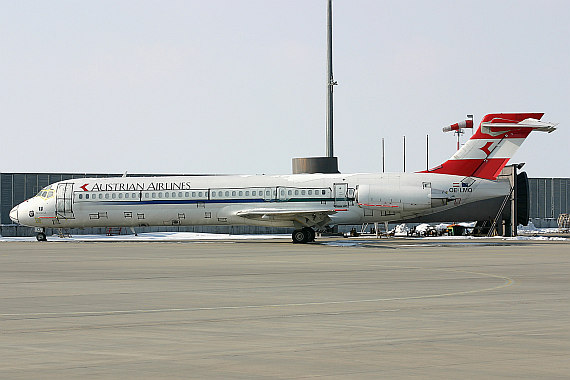 Außer Dienst gestellt und konserviert: MD-87 der AUA - Fotos: Martin Dichler