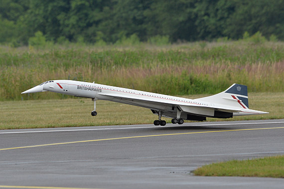 Modellflugvorführung Concorde Landung Flugplatzfest STockerau 2015 Foto Huber Austrian Wings Media Crew