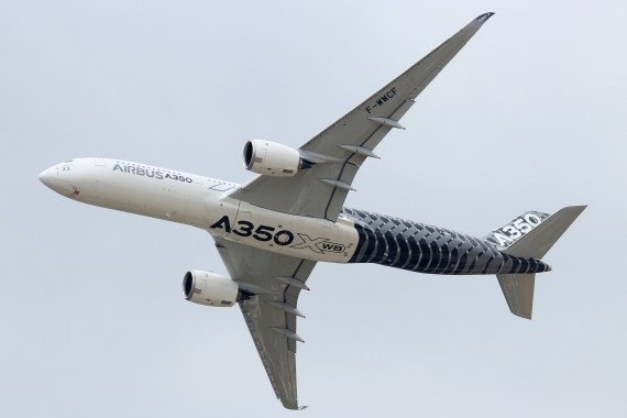 Auch der A350 wurde im Flug vorgeführt - Foto: Christian Schöpf