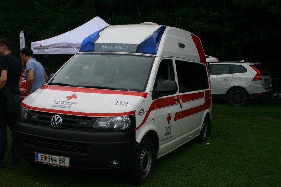 Auch ein so genannter Notfallkrankenwagen (N-KTW) des Roten Kreuzes konnte besichtigt werden.