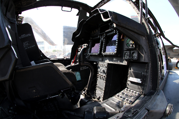 Cockpit eines Apache Helikopters - Foto: Thomas Ranner Cockpit eines Apache Helikopters - Foto: Thomas Ranner