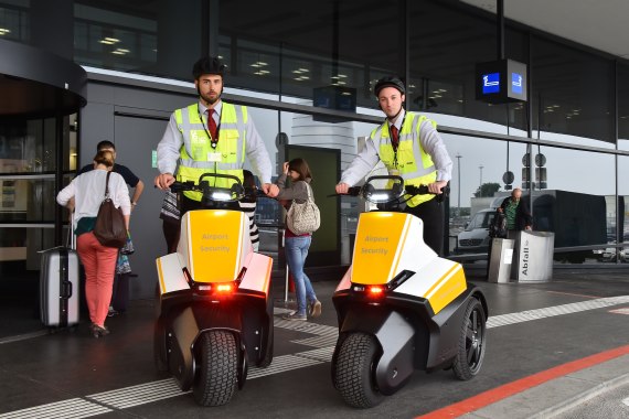 Airport Security Segway Foto Huber Austrian Wings Media Crew_11 Airport Security Segway Foto Huber Austrian Wings Media Crew_11