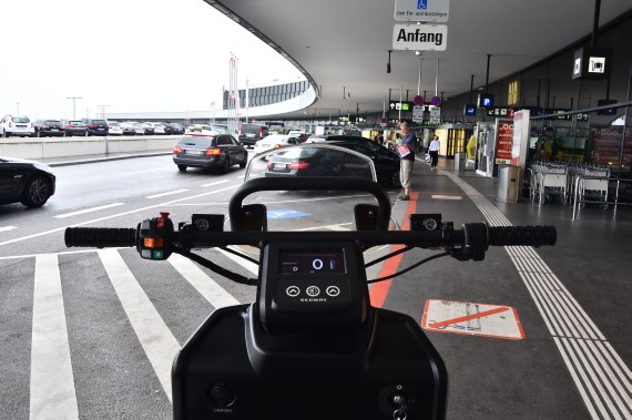 Das "Cockpit" verfügt über digitale Anzeigen. Das "Cockpit" verfügt über digitale Anzeigen.