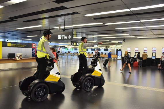 Airport Security Segway Foto Huber Austrian Wings Media Crew_6 Airport Security Segway Foto Huber Austrian Wings Media Crew_6