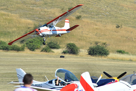 Spitzerberg 2015 Foto Huber Austrian Wings Media Crew OE-DEC Cessna 206 Low Pass Wolfgang Oppelmayer_2