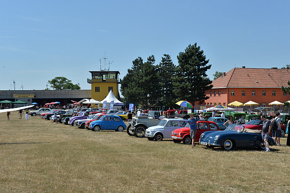 Spitzerberg 2015 Foto Huber Austrian Wings Oldtimerschau Besucher