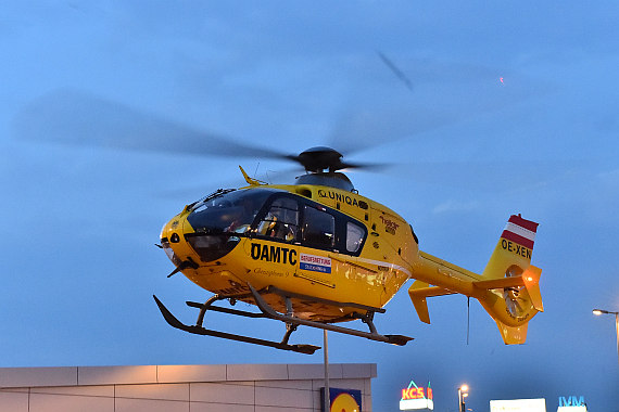 ÖAMTC Notarzthubschrauber Christophorus 9 EC 135 OE-XEN Liesing 02082015 Foto Huber Austrian Wings Media Crew_16