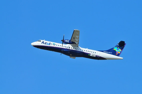 14. Copyright by Andy Herzog Azul ATR 72-600 PR-AKB